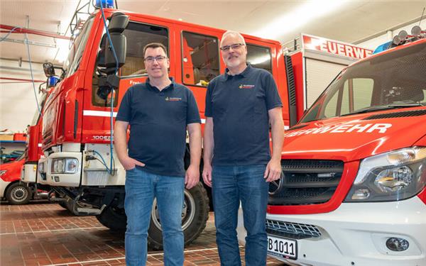 Löschen seit vier Jahrzehnten bei Bedarf Brandherde: Patrick Weimer (links) und Markus Utz.  GB-Foto: Vecsey