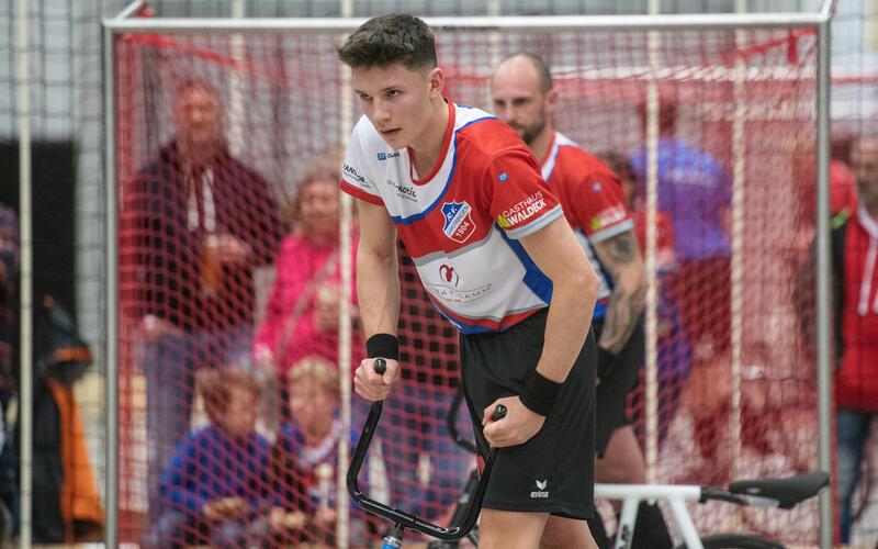 Luis Müller (vorne) und Kai Schäfer holen die ersten Punkte. GB-Foto: Schmidt