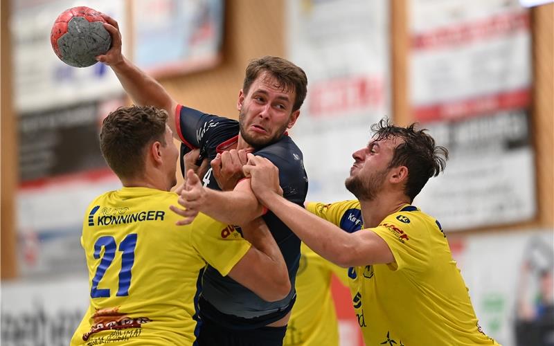 Luk Bartsch (am Ball) war als Spielmacher der SG H2Ku eigentlich für die kommenden beiden Jahre gesetzt. GB-Foto: Eibner/Woern