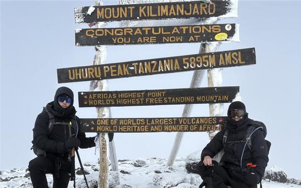 Lukas und Fabian Schnaidt sind nach tagelanger Wanderung am Ziel ihrer Träume angekommen. GB-Fotos