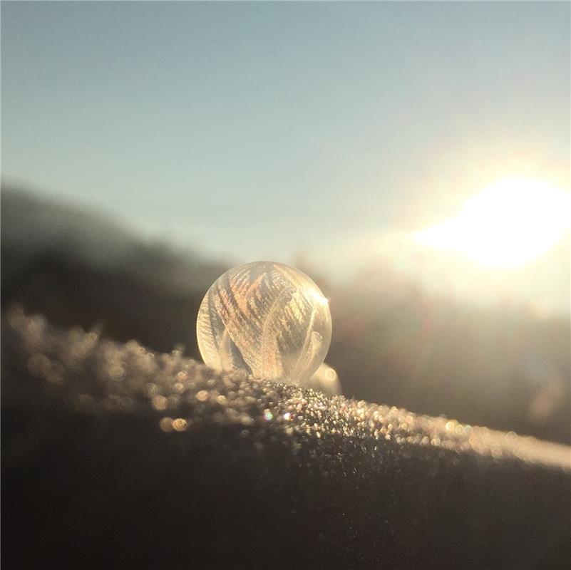 Man nehme eisige Temperaturen, Seifenblasen und genieße im Gegenlicht der Sonne ...