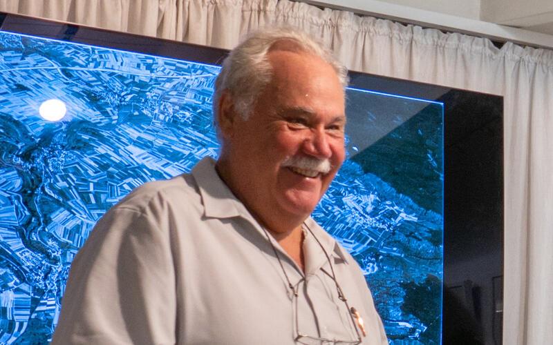 Manfred Friebe bei einer Filmvorführung. GB-Foto (Archiv): Gokeler