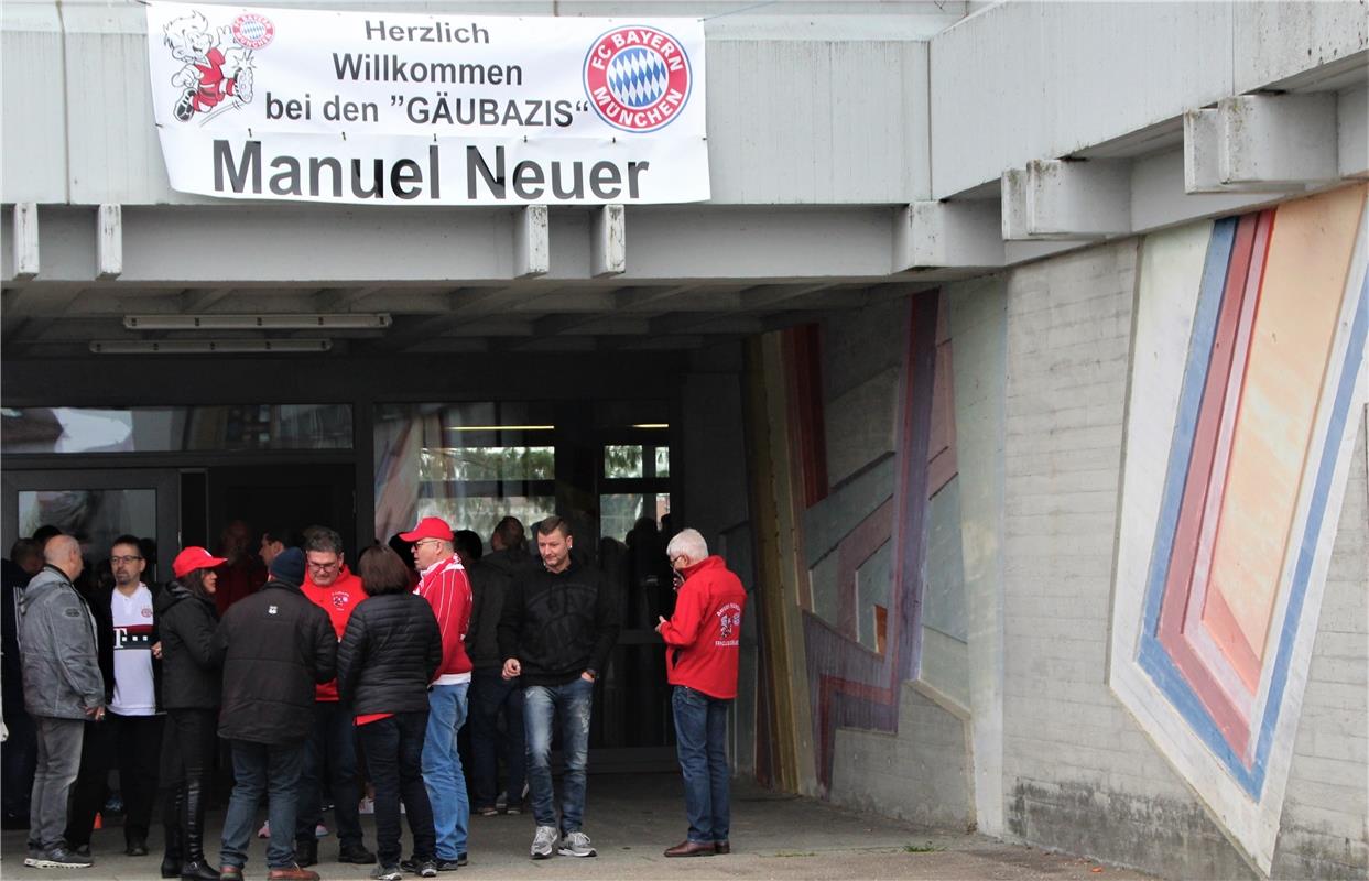 Manuel Neuer beim FC Bayern München Fanclub Gäubazis
