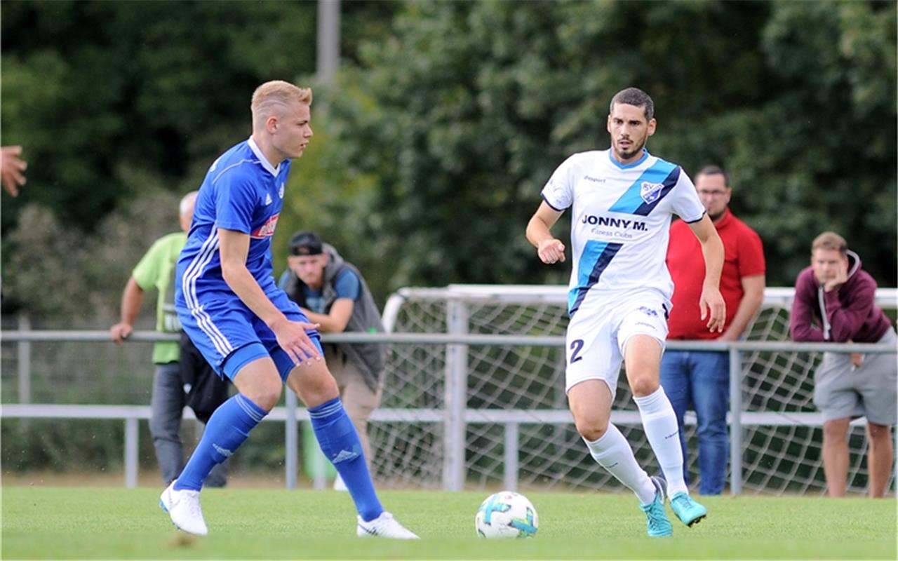 Manuel Sanchez (FSV 08 Bissingen #12) gegen Raphael Molitor (VfL Sindelfingen #6...