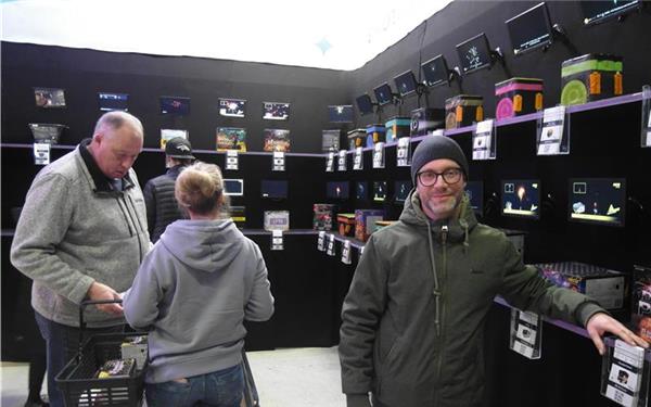 Marcel Berner organisiert seit vier Jahren den Verkauf von Feuerwerk fürs private Silvesterfest.GB-Foto: Staber