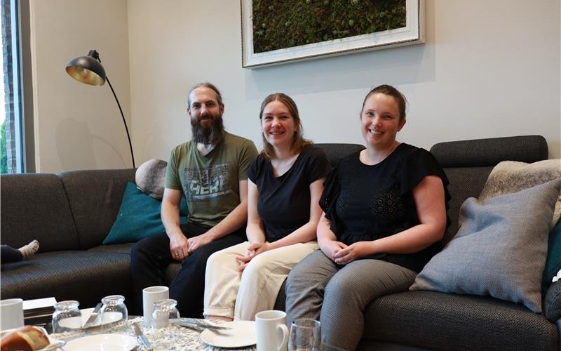 Marcel Candussi (von links), 35 (Informatiker) und Sarah Candussi, 31 (Sonderpädagogin) sowie Anke Deuble, 30 (Bauingenieurin)sind kürzlich im Herrenberger Klinikum Eltern geworden. GB-Foto: Ferrari