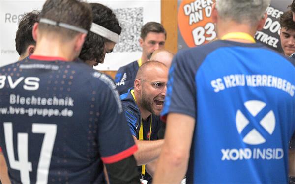 Marco Melo war mit dem Auftritt seiner Mannschaft am Samstagabend überhaupt nicht einverstanden. GB-Foto: Eibner/Baur