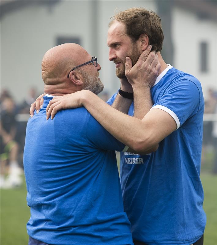 Marcus Russ jubelt - Oberjettingen feiert die Meisterschaft und den Aufstieg in ...