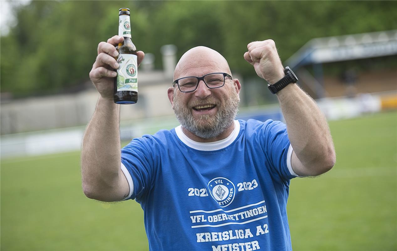 Marcus Russ jubelt - Oberjettingen feiert die Meisterschaft und den Aufstieg in ...