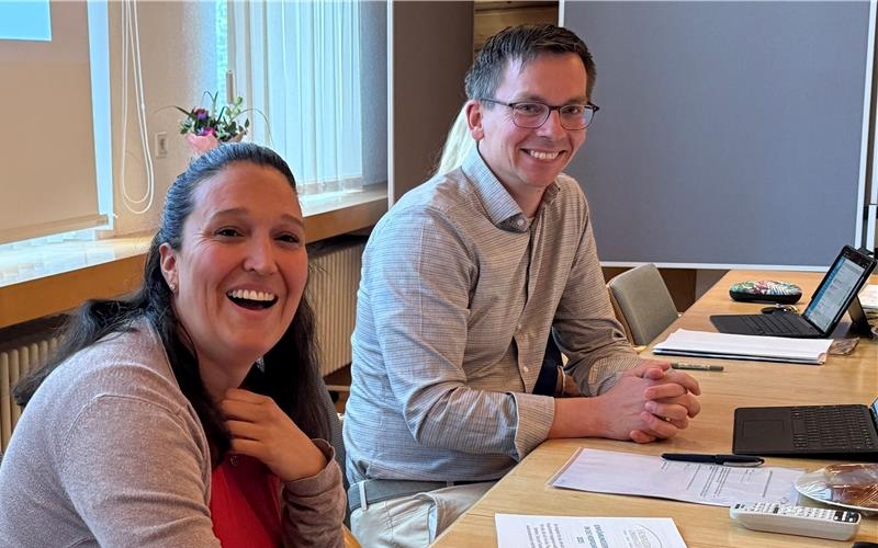 Maria Findeis informierte Bürgermeister Benjamin Finis und den Mötzinger Gemeinderat über die Arbeit des ambulanten Hospizdienstes im Oberen Gäu. GB-Foto: Priestersbach
