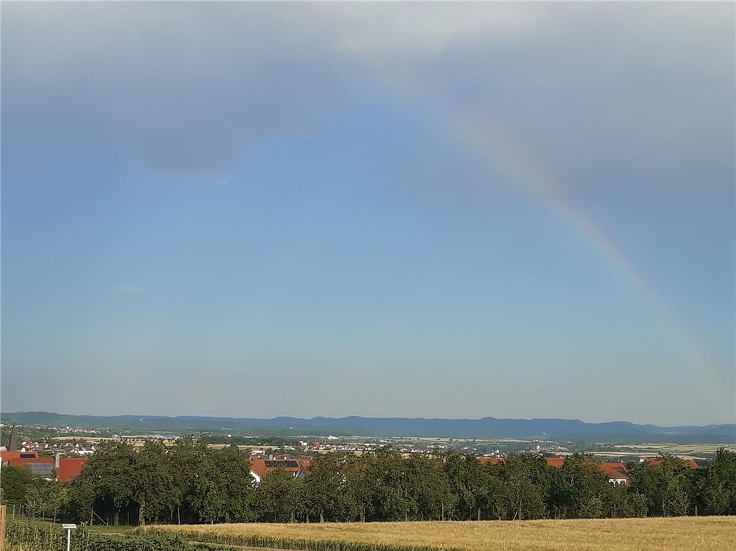 Maria Tabitha Weisse aus Herrenberg freut sich über diesen wunderschönen Regenbo...