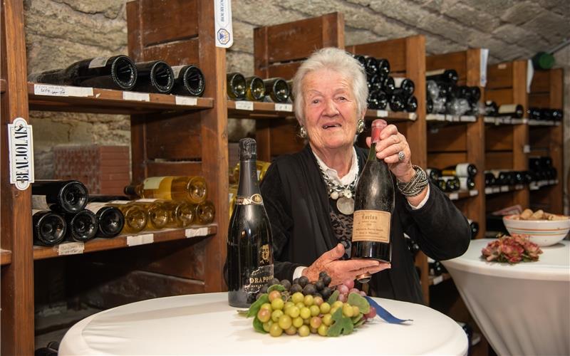 Marianne Ohms in ihrem „Französischen Weinkeller“. GB-Foto: Nüssle