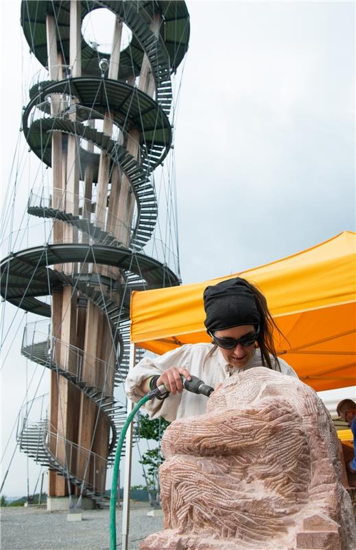 Marie Boos  Bildhauersymposium am Schönbuchturm 6 / 2019 Foto: Schmidt