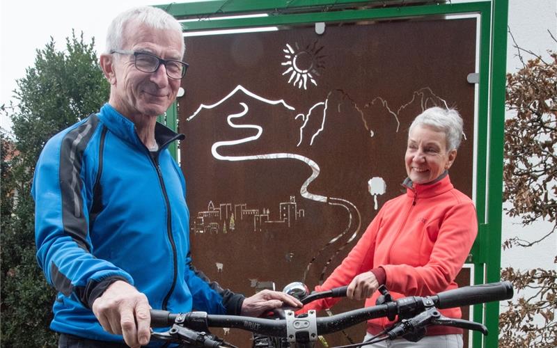 Martin Kanstinger und Karin Winckler aus Tailfingen saßen auf ihrer letzten Tour inSumme 135 Stunden im Fahrradsattel. GB-Foto: Vecsey