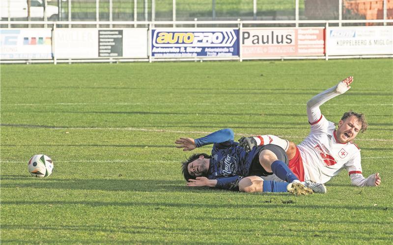 Marvin Paul (rechts): Der FC Unterjettingen will sich nach einem zähen Start in der Kreisliga B6 mit einem neuen Trainer wieder nach oben orientieren. GB-Foto: Schmidt