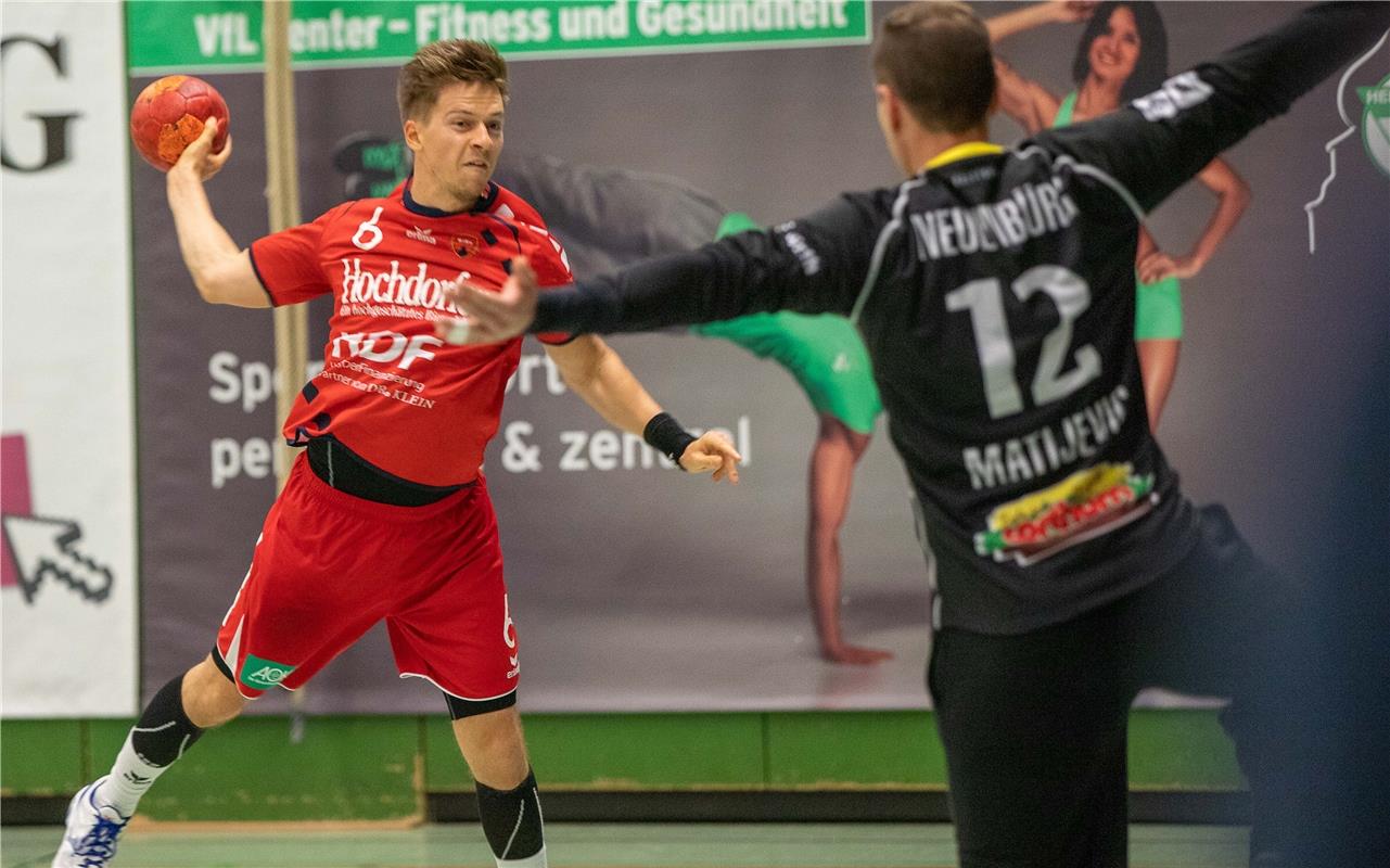 Marvin Seeger (SG H2Ku Herrenberg #06) gegen Mile Matijevic (HC Neuenbuerg #12),...
