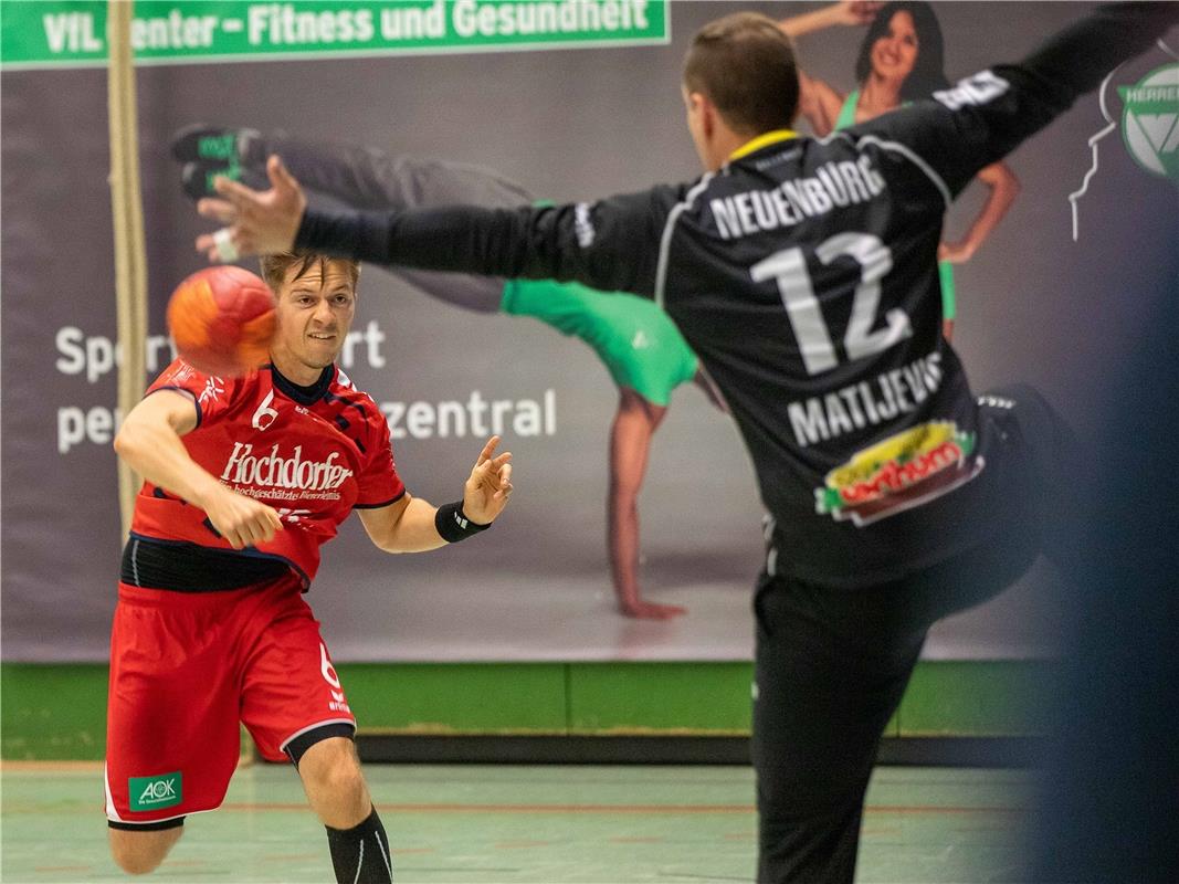 Marvin Seeger (SG H2Ku Herrenberg #06) gegen Mile Matijevic (HC Neuenbuerg #12),...