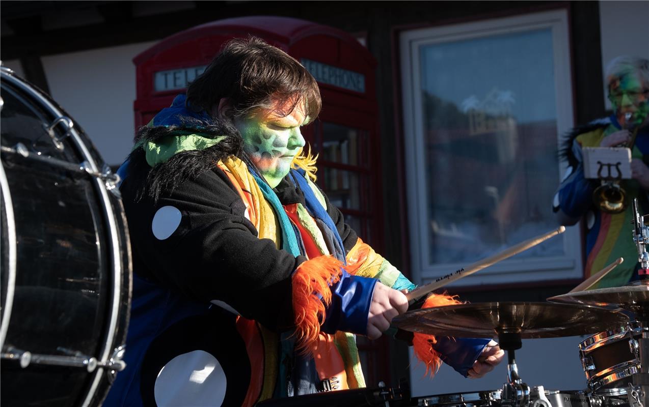 Maskenabstauben Fasnet in Gärtringen 1 / 2020 Foto: Schmidt