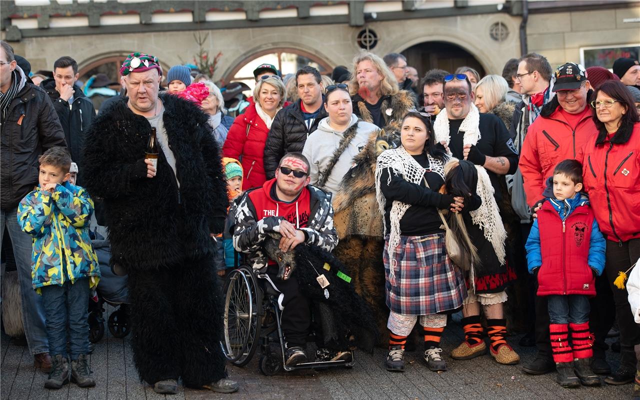 Maskenabstauben Fasnet in Herrenberg 1 / 2020 Foto: Schmidt