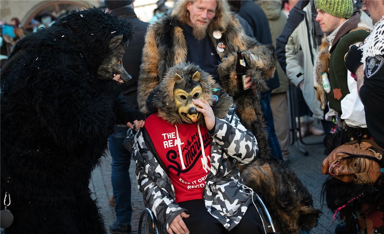 Maskenabstauben Fasnet in Herrenberg 1 / 2020 Foto: Schmidt