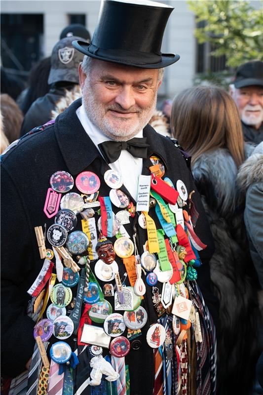 Maskenabstauben Fasnet in Herrenberg 1 / 2020 Foto: Schmidt