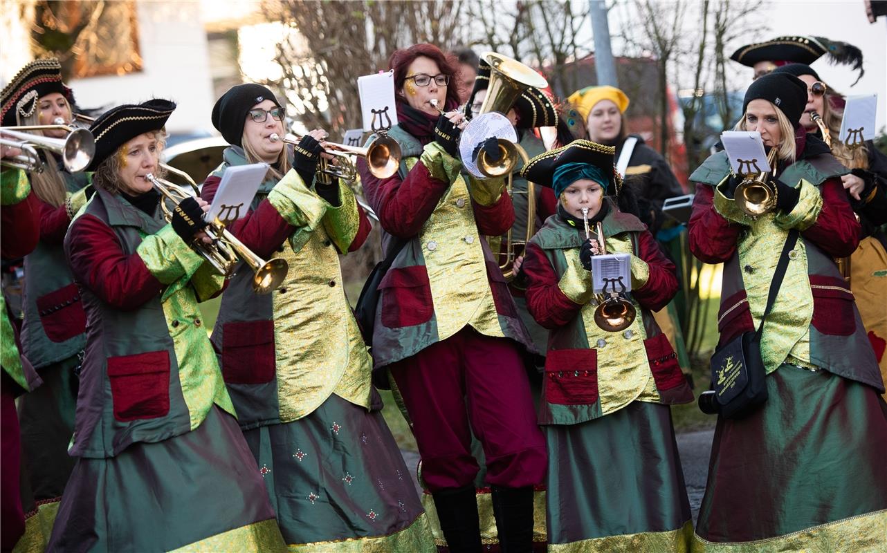 Maskenabstauben Fasnet in Rohrau 1 / 2020 Foto: Schmidt