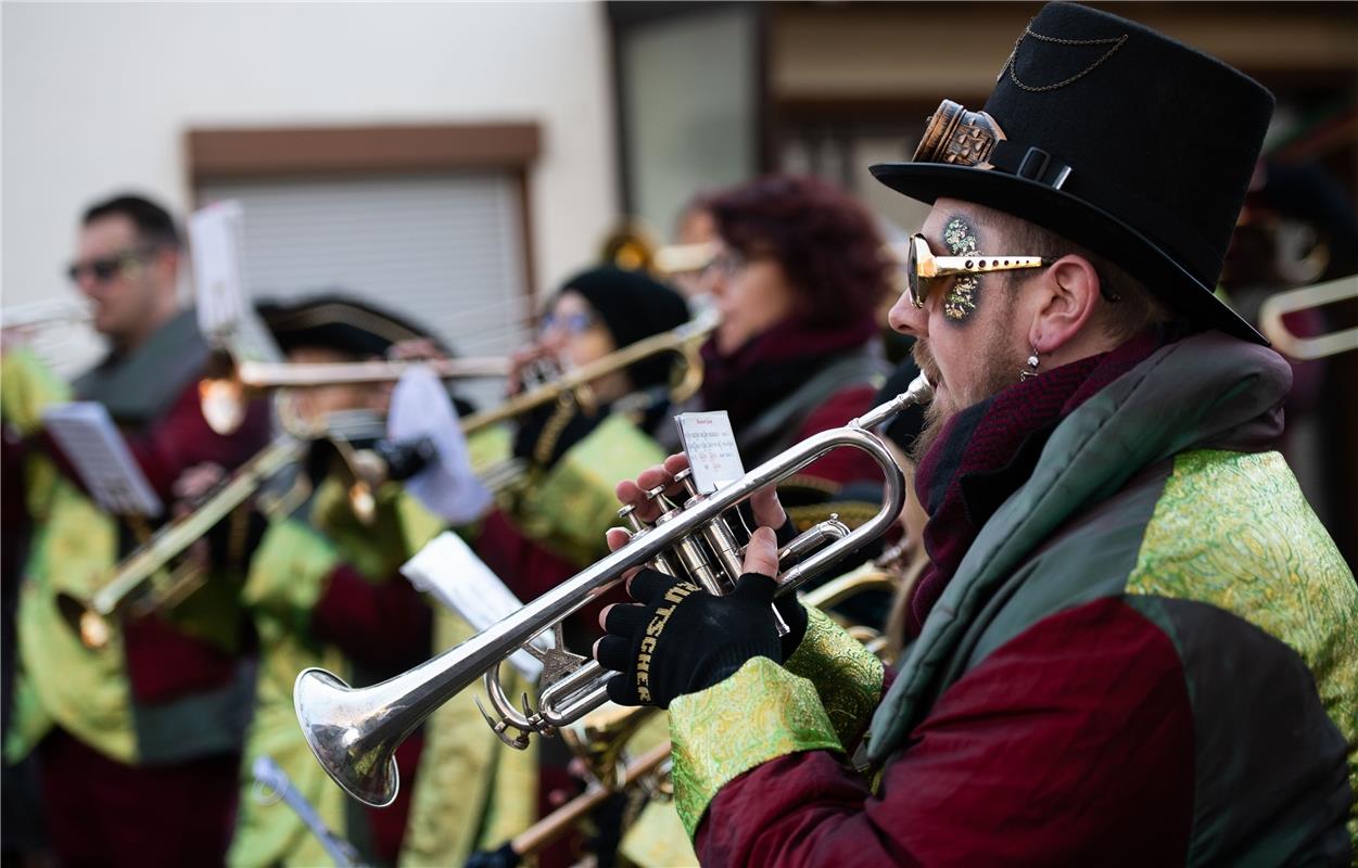 Maskenabstauben Fasnet in Rohrau 1 / 2020 Foto: Schmidt