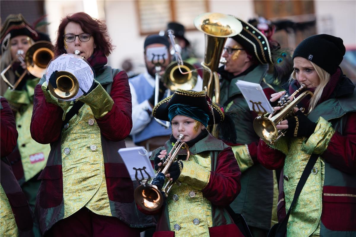 Maskenabstauben Fasnet in Rohrau 1 / 2020 Foto: Schmidt