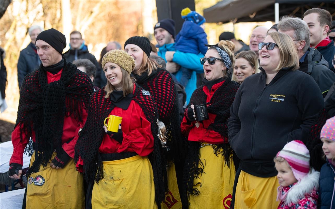 Maskenabstauben Fasnet in Rohrau 1 / 2020 Foto: Schmidt