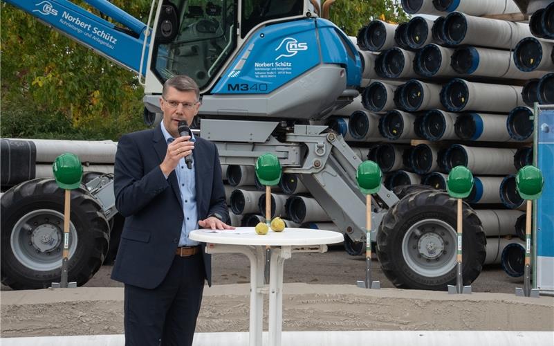 Matthias Schöck – hier beim Spatenstich für den Anschluss der Wasserversorgung Hildrizhausen an die Ammertal-Schönbuch-Gruppe – kandidiert im kommenden Jahr nicht erneut bei der Bürgermeisterwahl seiner Gemeinde. GB-Foto (Archiv): Vecsey
