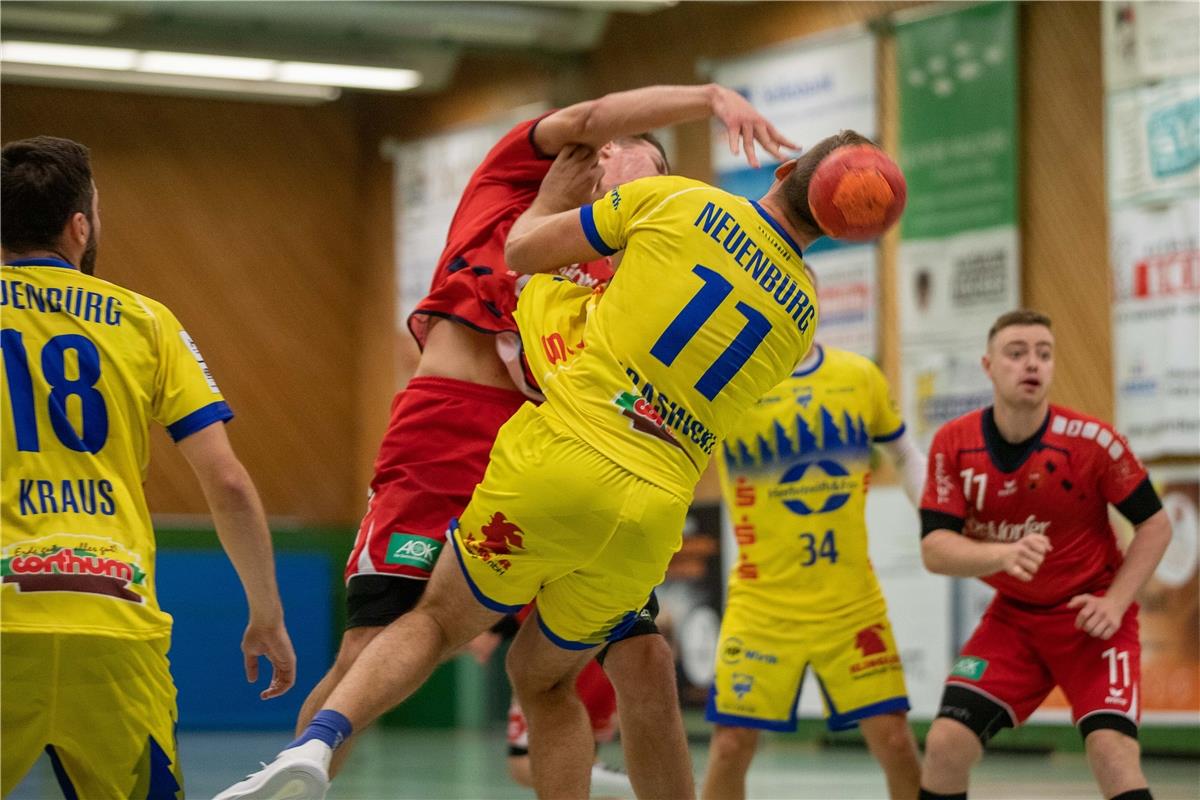 Maximilian Broehl (SG H2Ku Herrenberg #07) gegen Philipp Karasinski (HC Neuenbue...