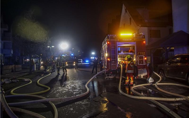 Mehrere Pkw wurden am Sonntagfrüh ein Raub der Flammen in einer Tiefgarage in Hildrizhausen. GB-Foto: SDMG/Dettenmeyer