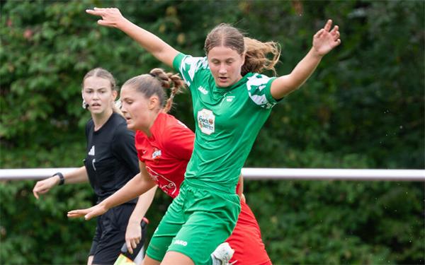 Melanie Wirth (grün) durfte im Pokal zweimal jubeln. GB-Foto: Vecsey
