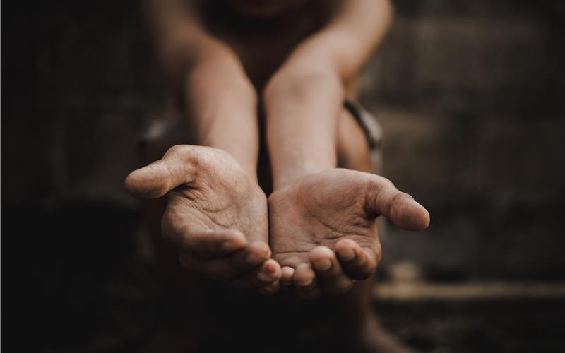 Menschen in Not zu helfen ist das Ziel der „Gäubote“-Weihnachtsaktion von „Miteinander – Füreinander“.GB-Foto (Symbolbild): panitan/stock.adobe.com