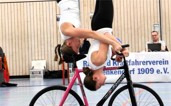 Mia und Maya Lomuscio auf dem Weg zum Titel. GB-Foto: Schwarz