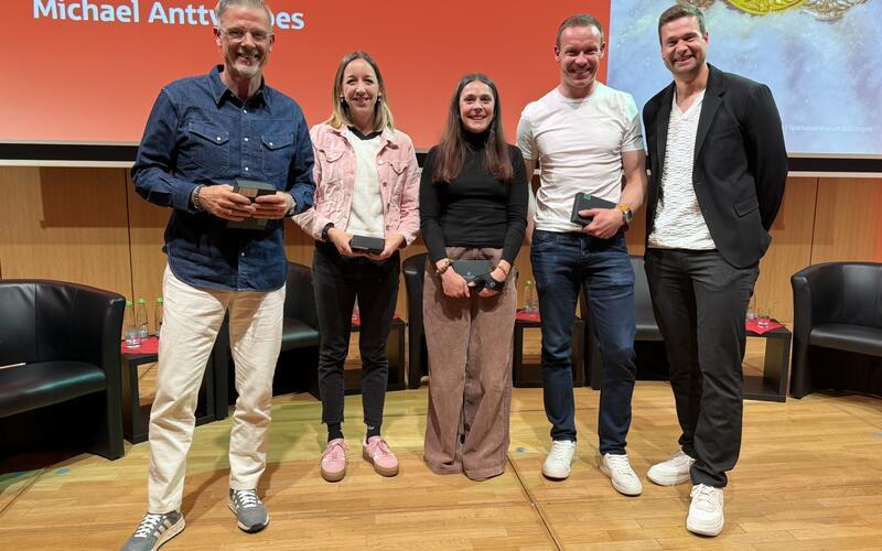 Michael Antwerpes (von links) moderierte den Talk mit Franziska Preuß, Coletta Rydzek, Felix Loch und Johannes Lochner. GB-Foto: Holzapfel