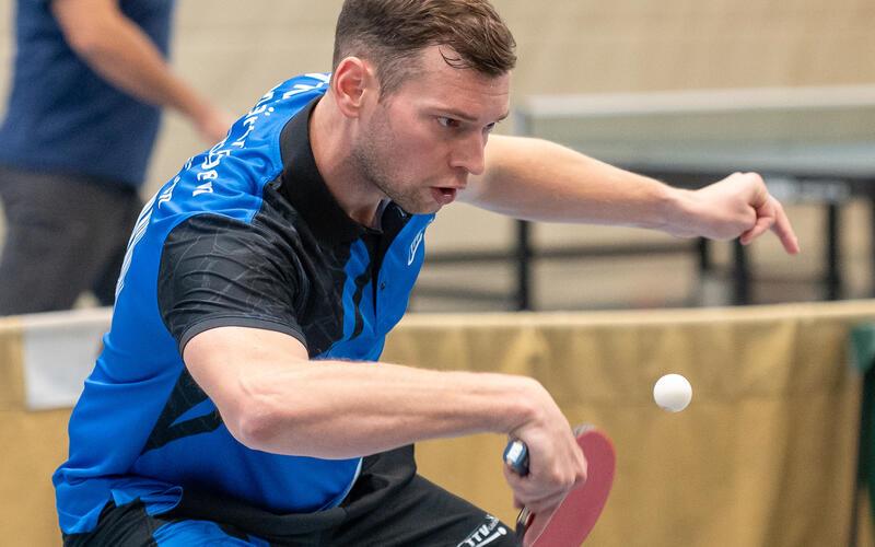 Michael Kocheisen gewinnt gegen das Verbandstalent Konstantin Chepkasov den richtungsweisenden dritten Satz. GB-Foto: Vecsey