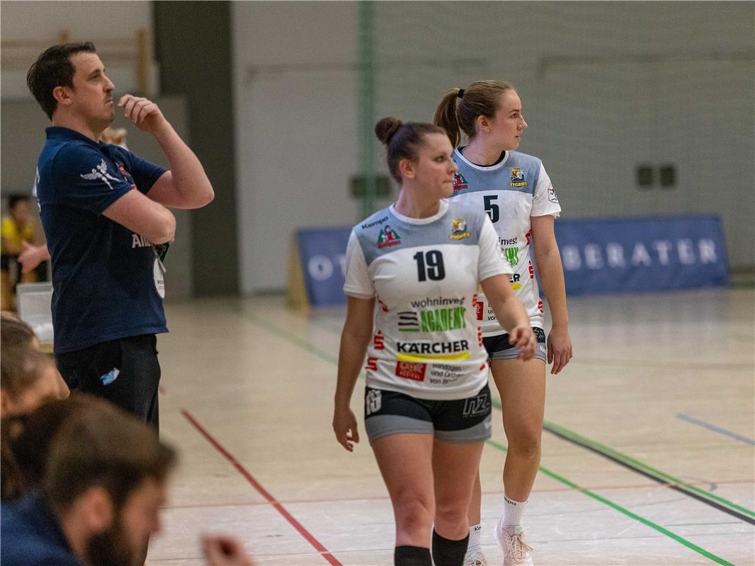 Mike Leibssle (Trainer SG H2Ku Herrenberg), Tanja Padutsch (VfL Waiblingen #19) ...