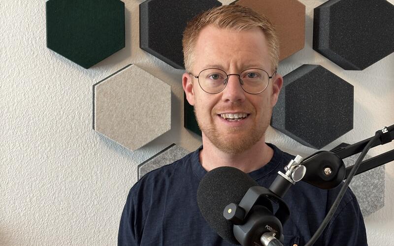 Mission mit Mikrofon: Als Sinnfluencer spricht Sven Faix im Podcast „Acht Türme – eine Kirche“ mit Menschen über den Glauben und Themen aus dem Alltagsleben. GB-Foto