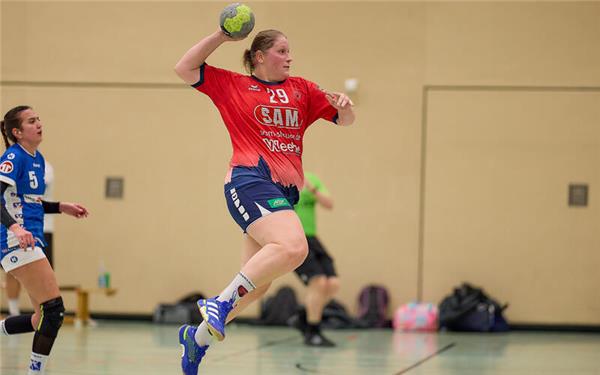 Mit 43 Jahren zählt Katrin Schröder zu einer der Leistungsträgerinnen im Team der SG H2Ku Herrenberg. Die ehemalige Bundesliga-Spielerin krönt ihre Laufbahn mit dem Regionalliga-Aufstieg des Herrenberger Teams. GB-Foto: Eibner/Gerald Oelze-de Stoppany