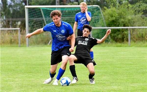Mit 8:1 gewann die SG Gäufelden (blau) gegen den FC Gärtringen. GB-Foto: Holom