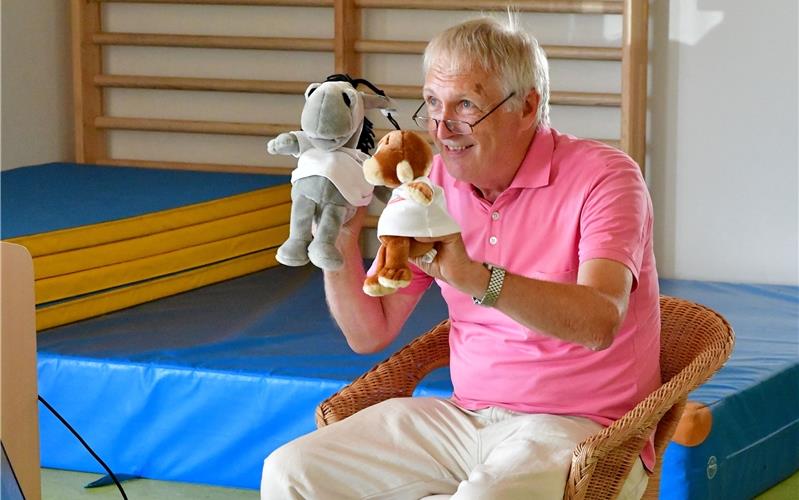 Mit Äffle und Pferdle: Wolfgang Wulz wird zum Puppenspieler GB-Foto: Holom