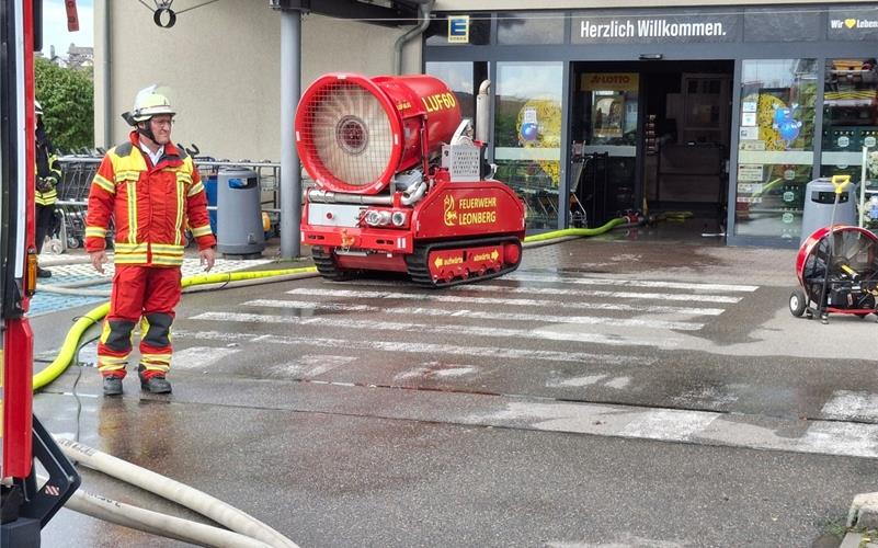 Großbrand in Calwer Supermarkt: Feuerwehr im Dauereinsatz