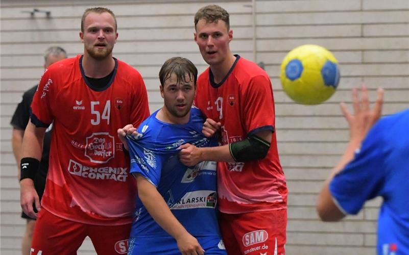 Mit Nik Wittke (links) und Kenneth Stiegen hatten die Spieler der HSG Böblingen/Sindelfingen ihre Probleme. GB-Foto: Gebhardt