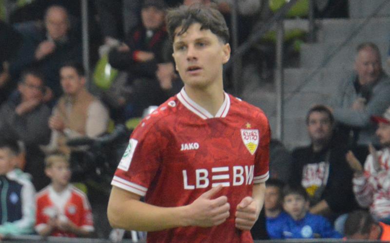 Mit Tapeverband am Knie absolvierte Karl Kempf seine Spiele. GB-Foto: Zvizdiç