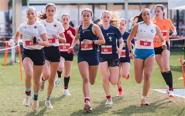 Mit dem Podestplatz in Bellinzona erreichte Milia Kußmaul (Zweite von links) nicht nur Rang drei beim Weltcup-Finale, sondern zugleich auch Platz drei in der Gesamtwertung im Target Sprint. GB-Fotos: gb