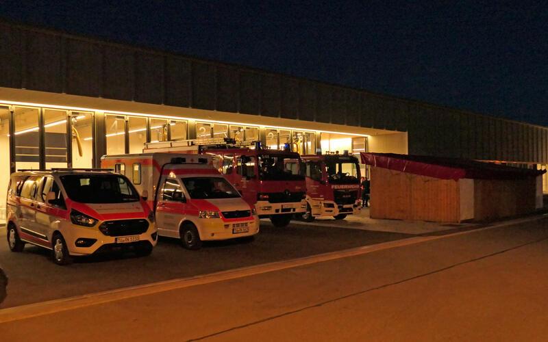 Mit dem offiziellen Festakt wurde am Freitagabend das neue Rettungszentrum eingeweiht. Die Feierei ging am Wochenende sogleich weiter. GB-Fotos: Gokeler