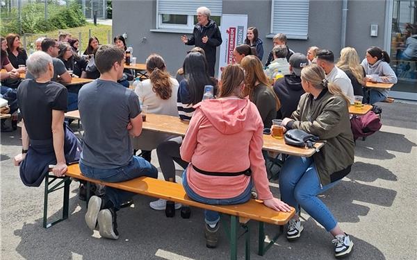 Mit einem Dankeschönfest würdigte das Kreistierheim den Einsatz der rund 30 ehrenamtlichen Helfer. GB-Foto: gb