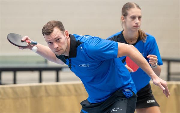 Mit einem Sieg und einer Niederlage startete der TTV Gärtringen (hier Michael Kocheisen und Ann-Katrin Ziegler im Doppel) in die neue Saison der Verbandsliga. GB-Foto: Vecsey