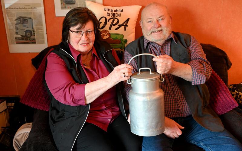 Mit einer Milchkanne fing in der Romanze zwischen Erika und Karlheinz Joos alles an. GB-Foto: Holom